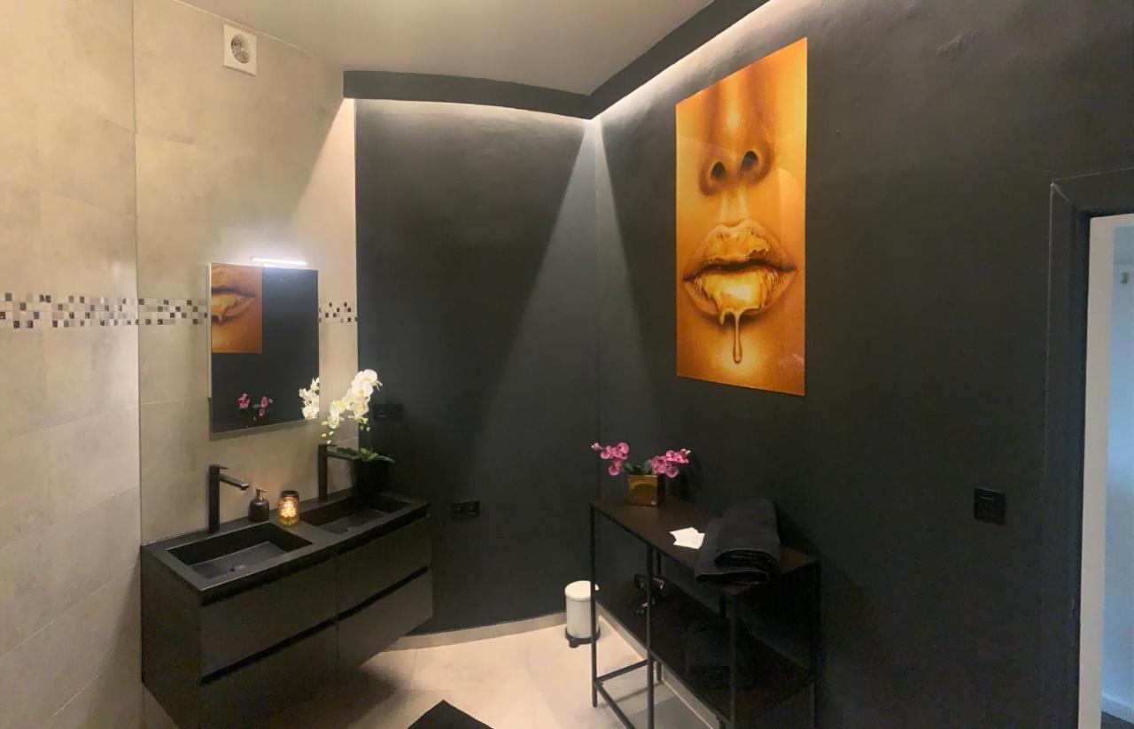 Sleep Inn - Black And Gold Loft Antwerp Cityview Экстерьер фото